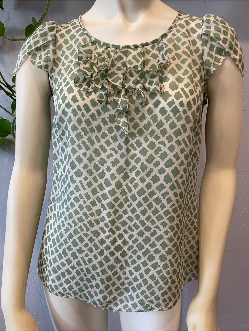 Pristine Y2K BR 100% silk “petal” sleeve ruffle Blouse - Sage Green XS